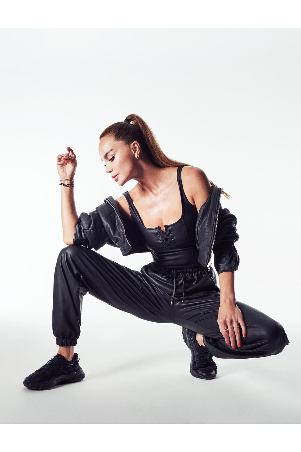 

Ebru Şallı Loves Sports - спортивное бюстье с корсетным эффектом Koton, черный