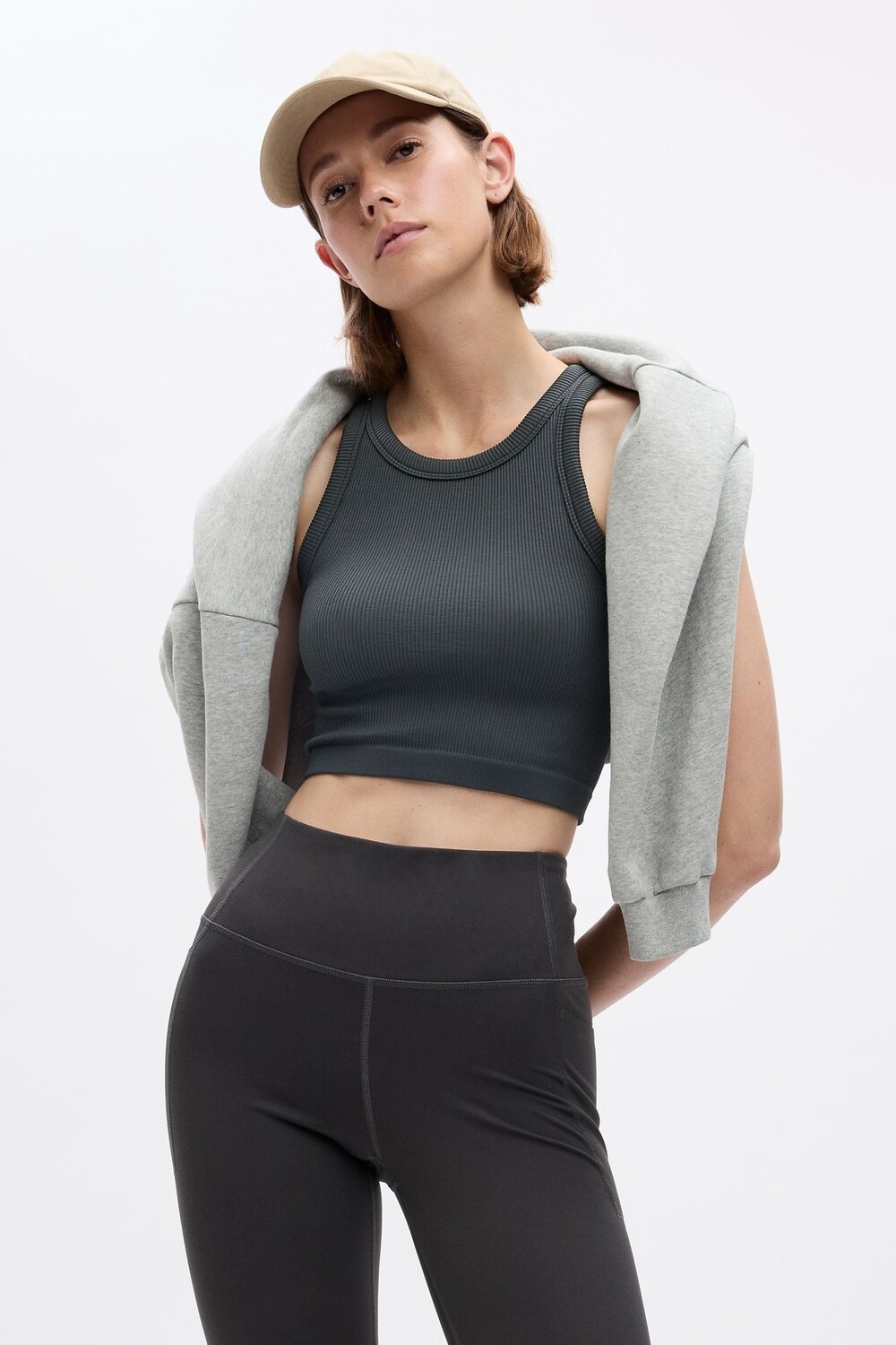 

Укороченный бесшовный жилет в рубчик с бретелькой на бретельках Gap, серый