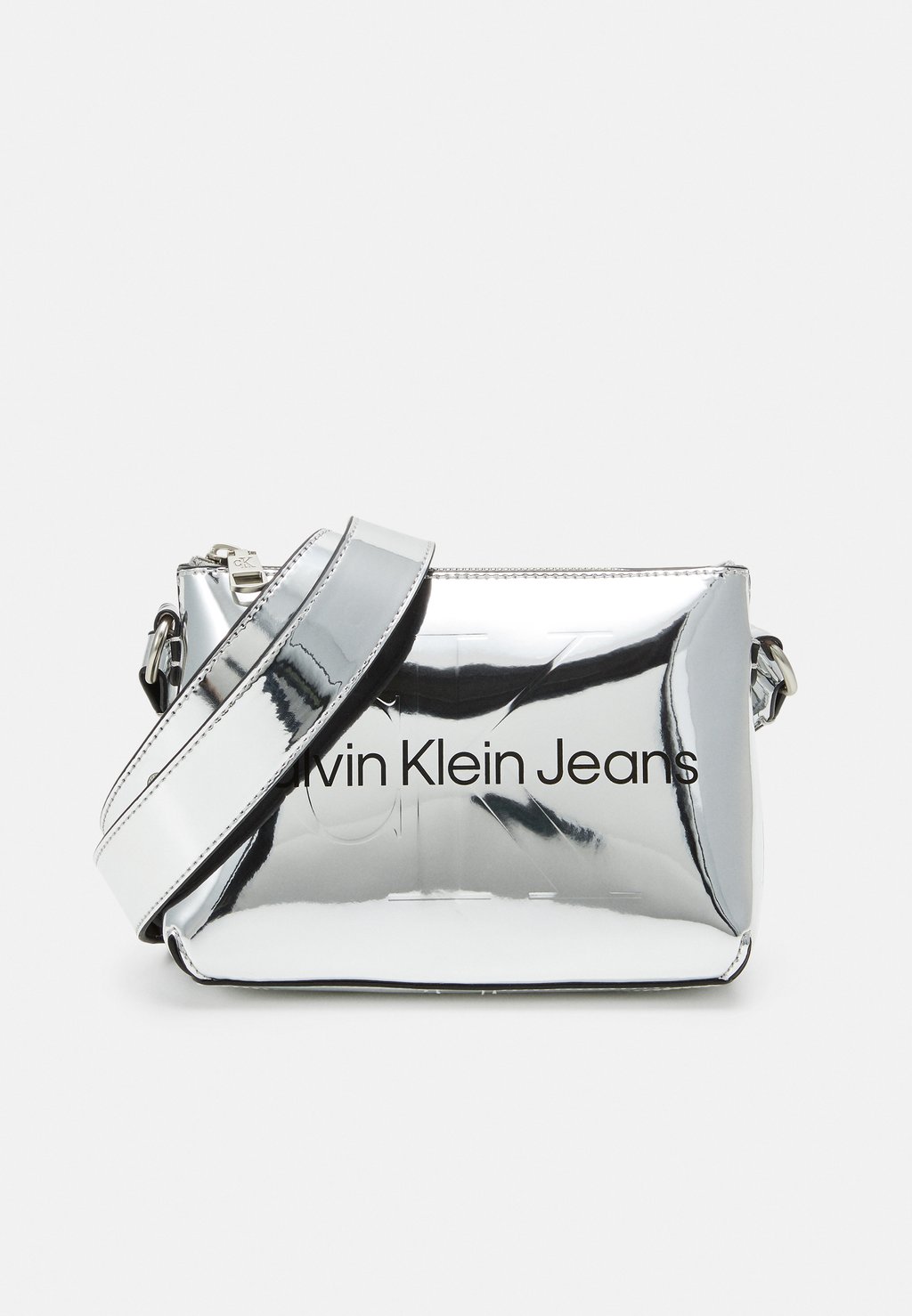 Сумка Calvin Klein Jeans SCULPTED CAMERA POUCH21 MONO S, серебристый сумка через плечо sculpted camera pouch mono calvin klein jeans цвет white silver logo