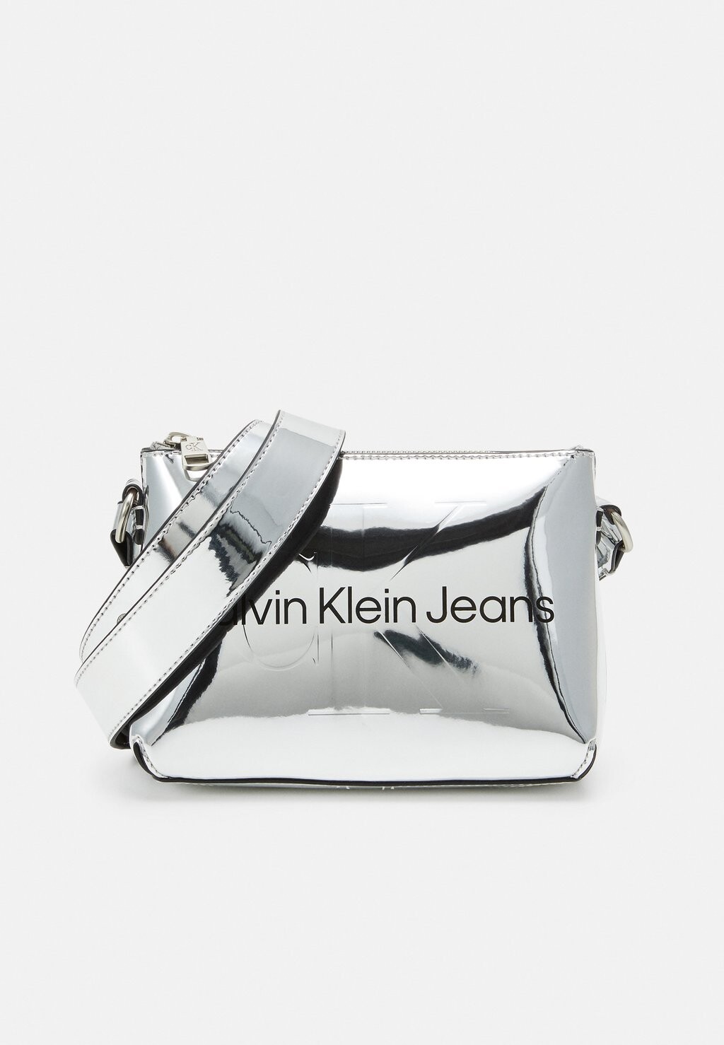 

Сумка Calvin Klein Jeans SCULPTED CAMERA POUCH21 MONO S, серебристый
