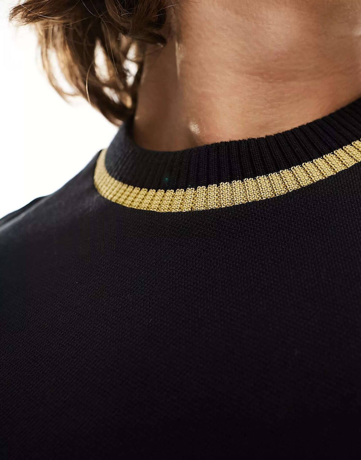 

Черная футболка с логотипом Fred Perry и золотой отделкой, Черный