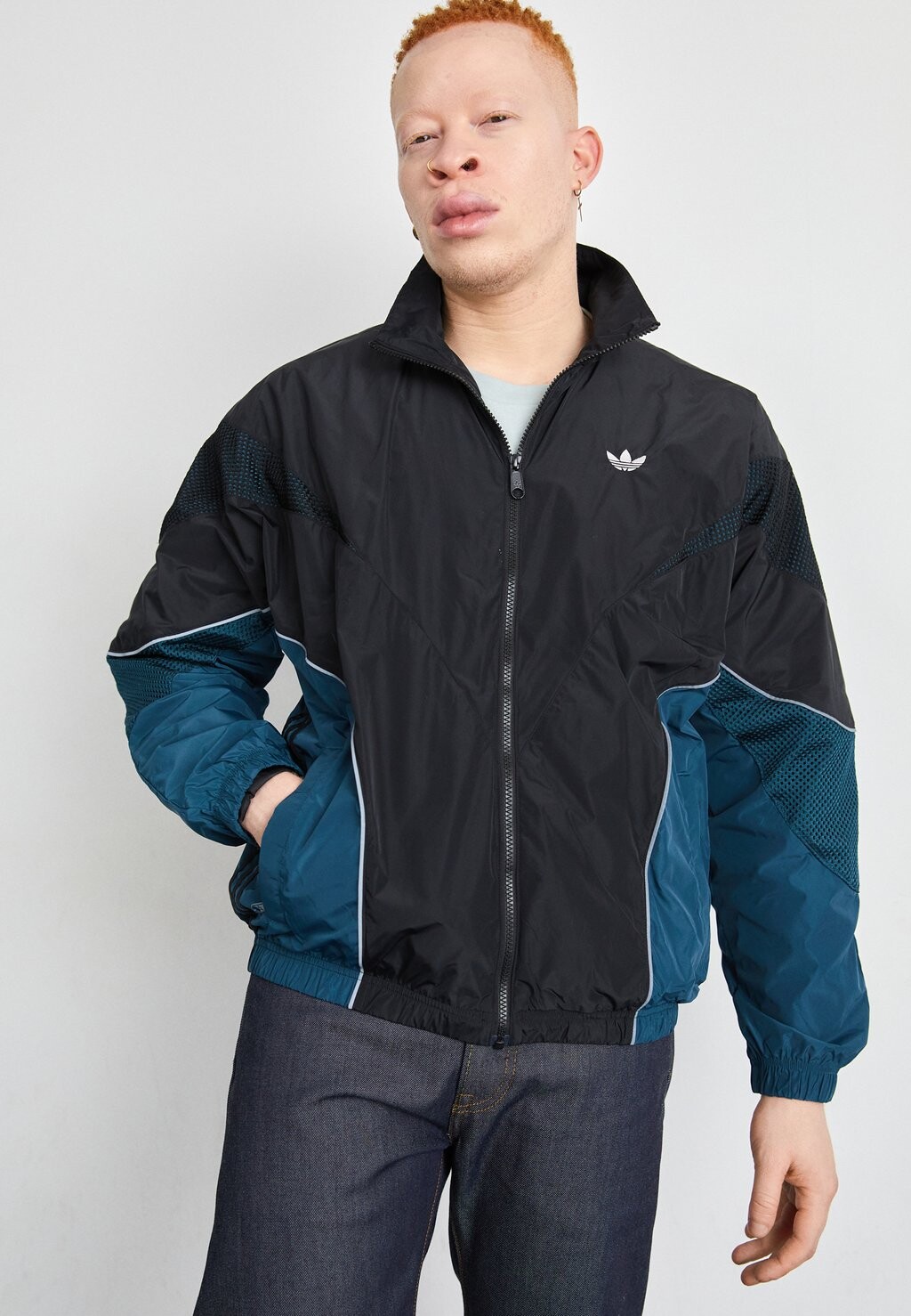 

Спортивная куртка adidas Originals, черный