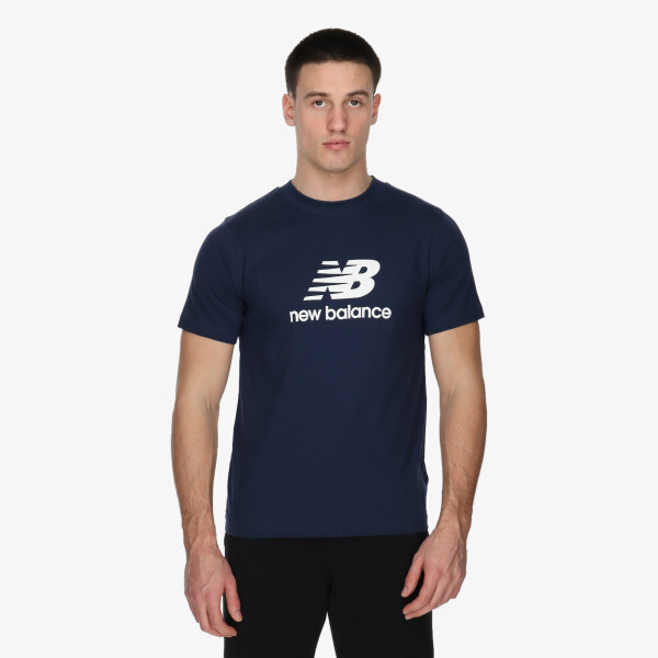 

Логотип на футболке New Balance, синий
