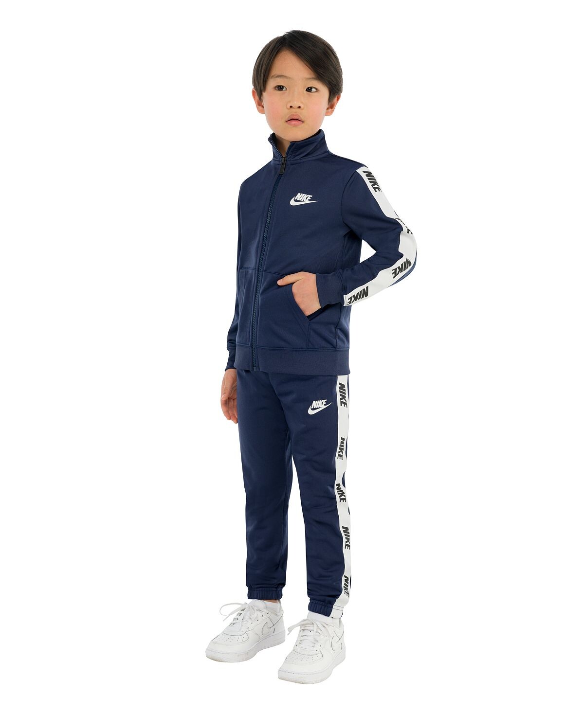 

Трикотажная куртка и джоггеры с надписью Little Boys, комплект из 2 предметов Nike