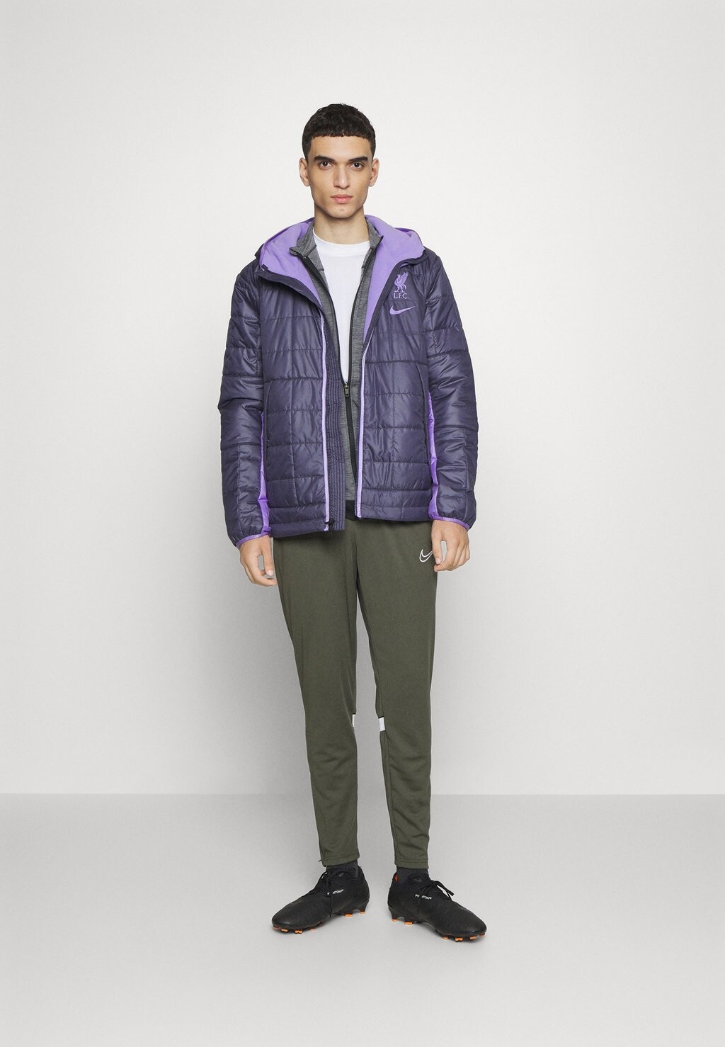 

Клубная экипировка Nike FC LIVERPOOL JACKET THIRD, цвет gridiron/space purple