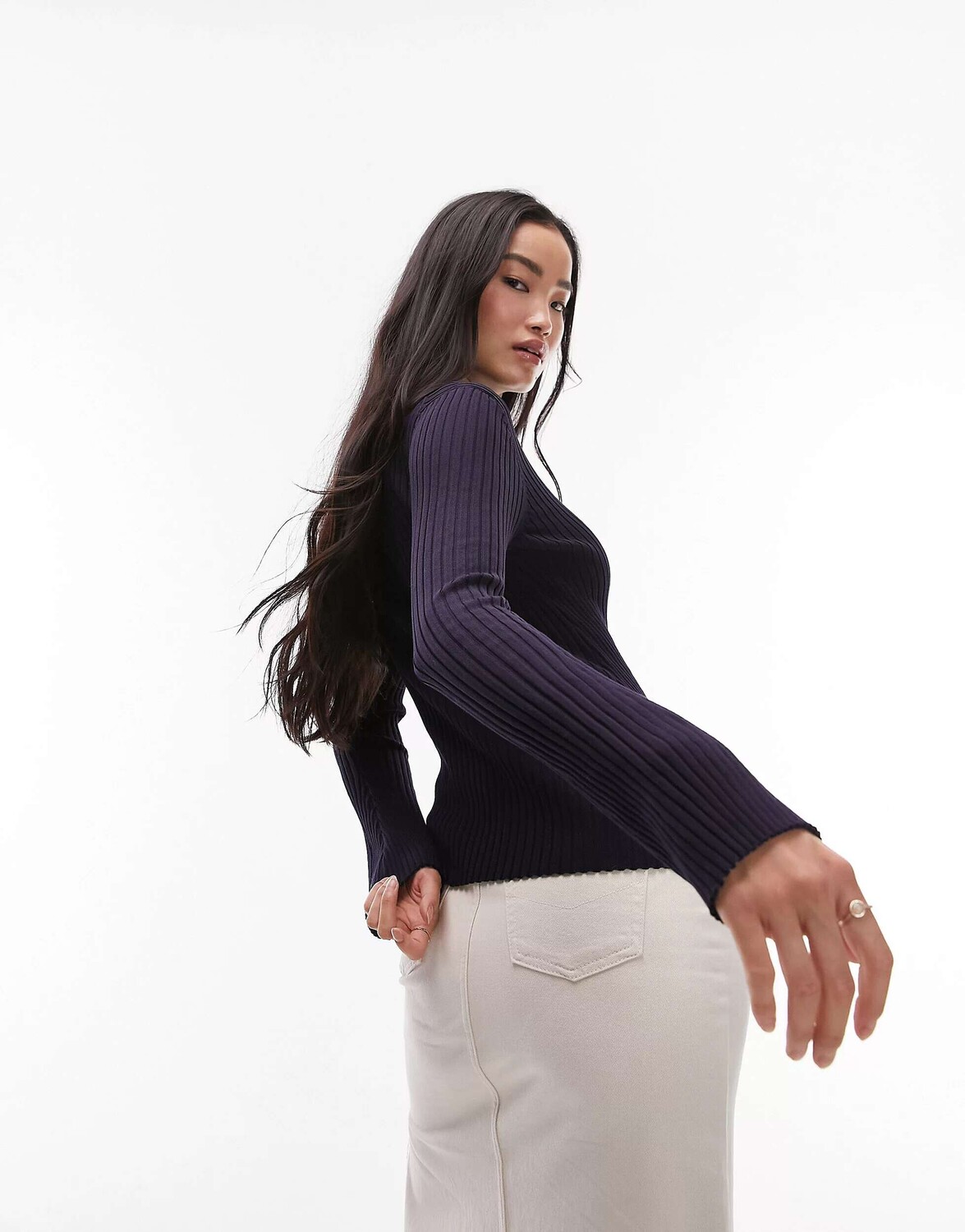 

Темно-синий вязаный топ с длинными рукавами и тонкими швами Topshop