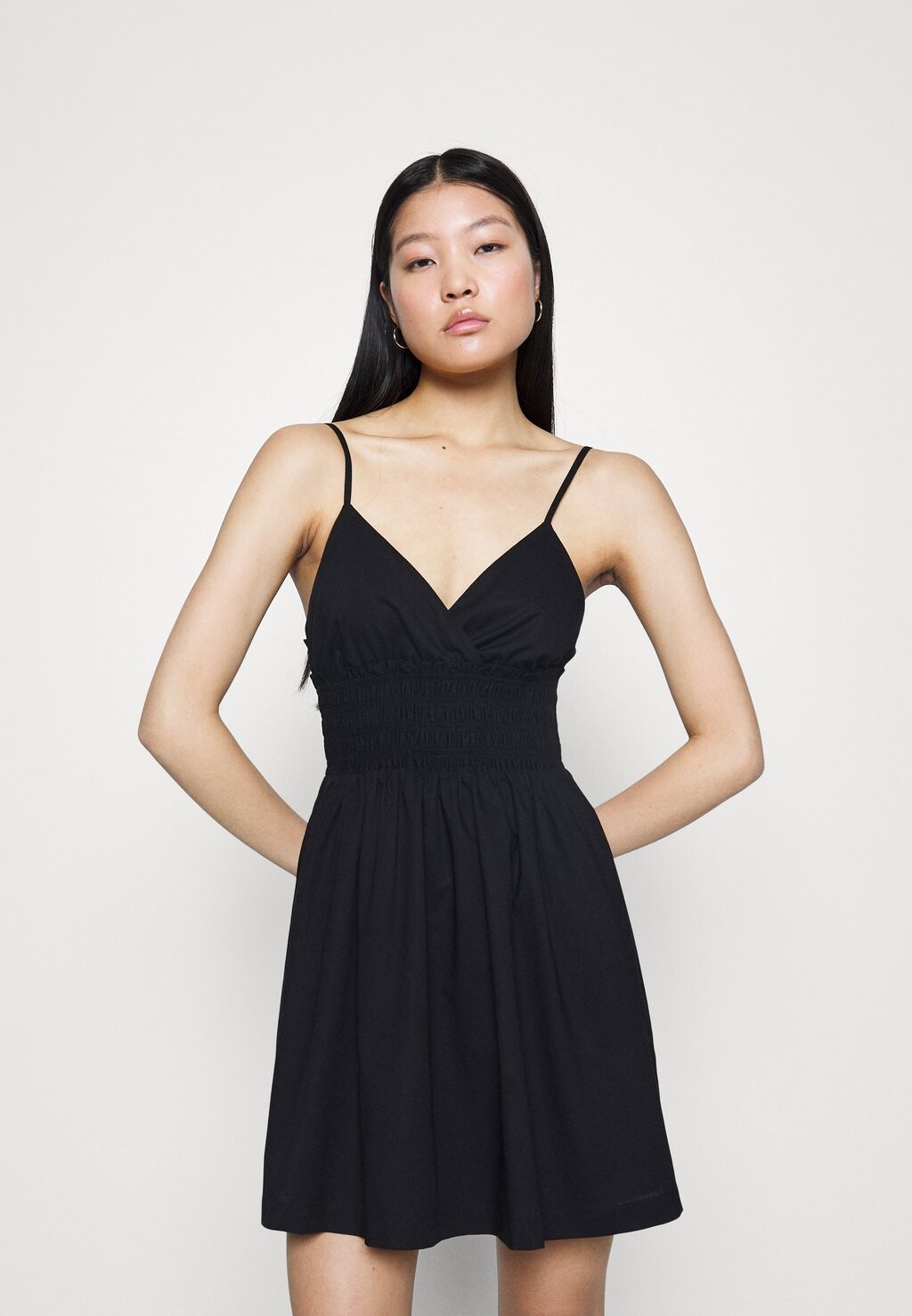 

Летнее платье Hollister Co., черный