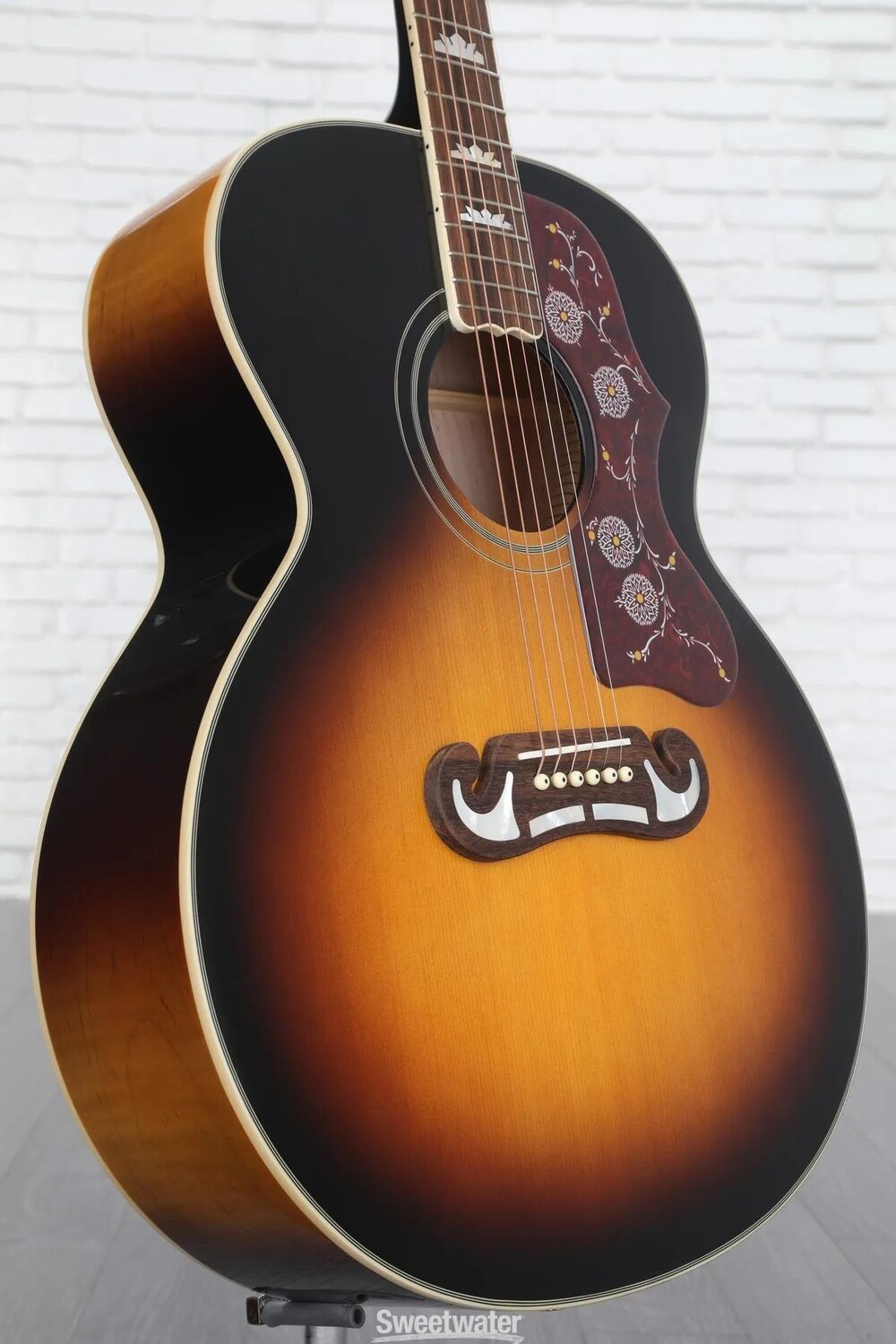 

Акустическая гитара Epiphone J-200 — состаренный винтажный блеск Sunburst