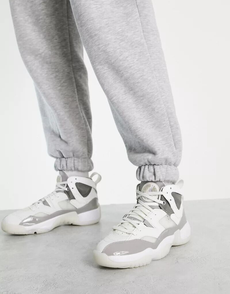 

Кроссовки Jordan Jumpman Two Trey в серо-белых тонах