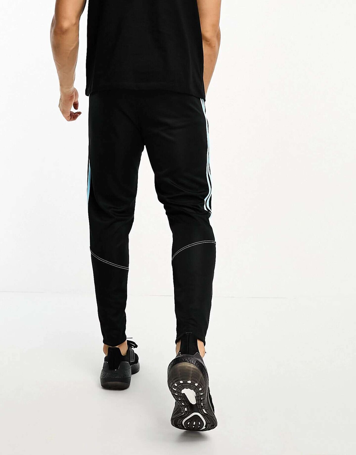 

Черные и синие джоггеры adidas Football Tiro 23 adidas performance