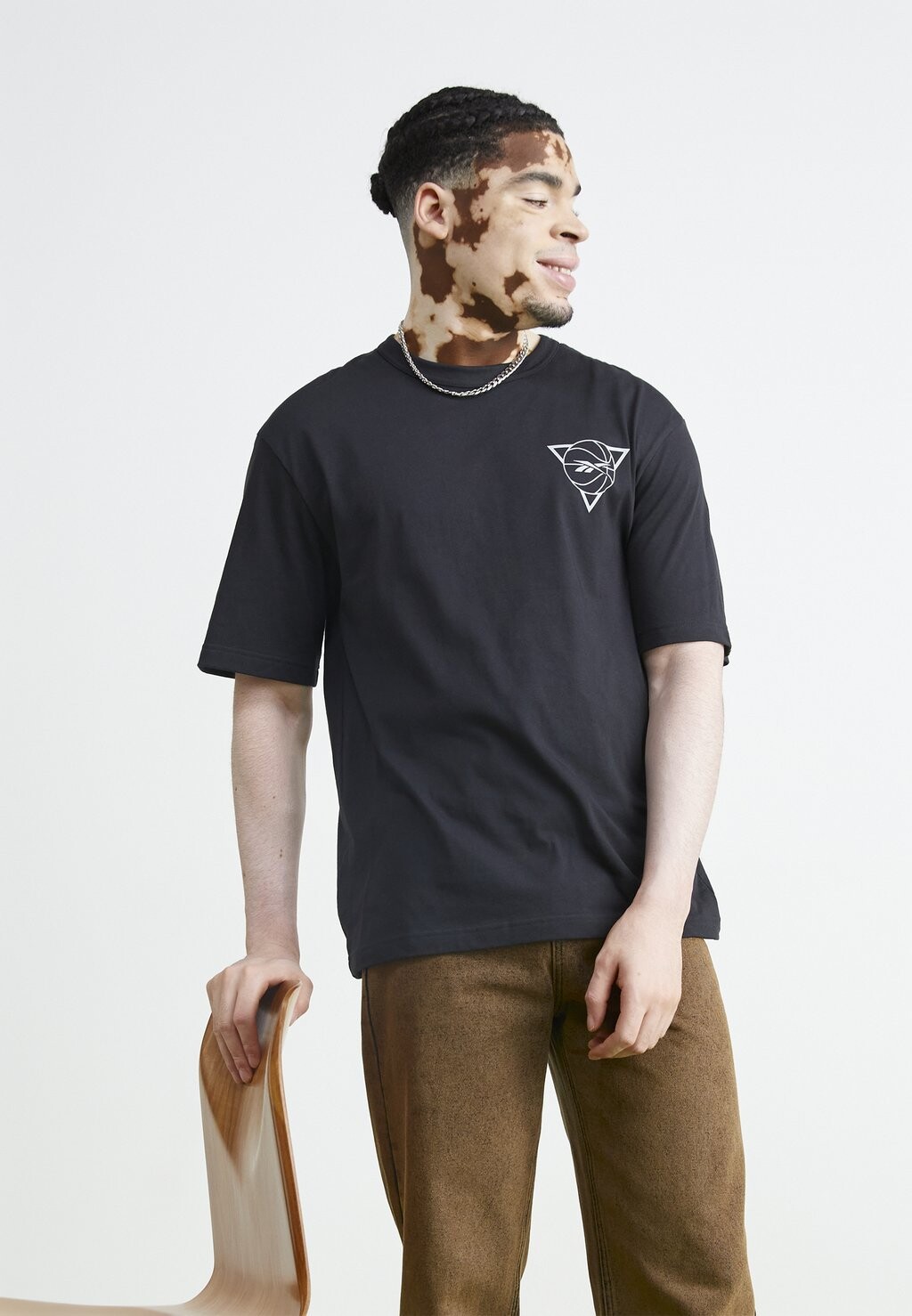 

футболка с принтом ФУТБОЛКА SEASONAL GRAPHIC TEE Reebok, черная, Черный