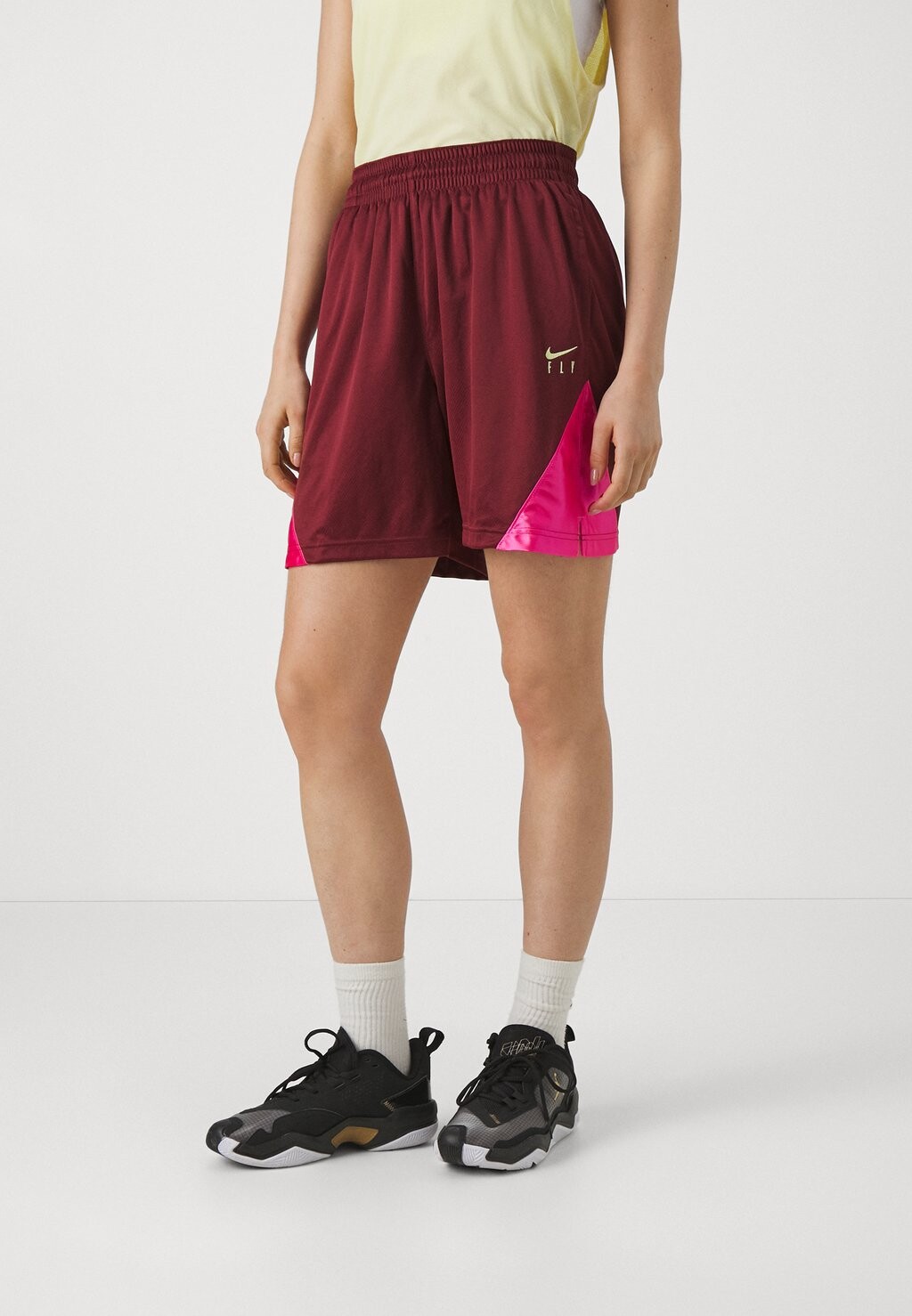 

Спортивные шорты W Nk Df Isofly Nike, цвет dark team red/alchemy pink/soft yellow