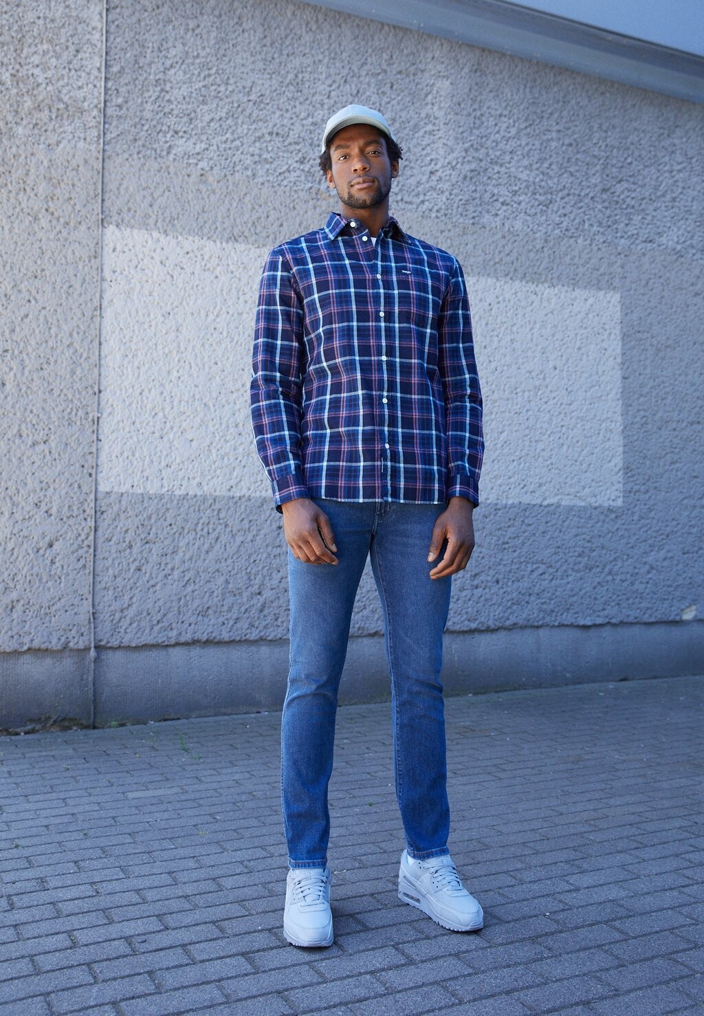 

Джинсы облегающего кроя Wrangler