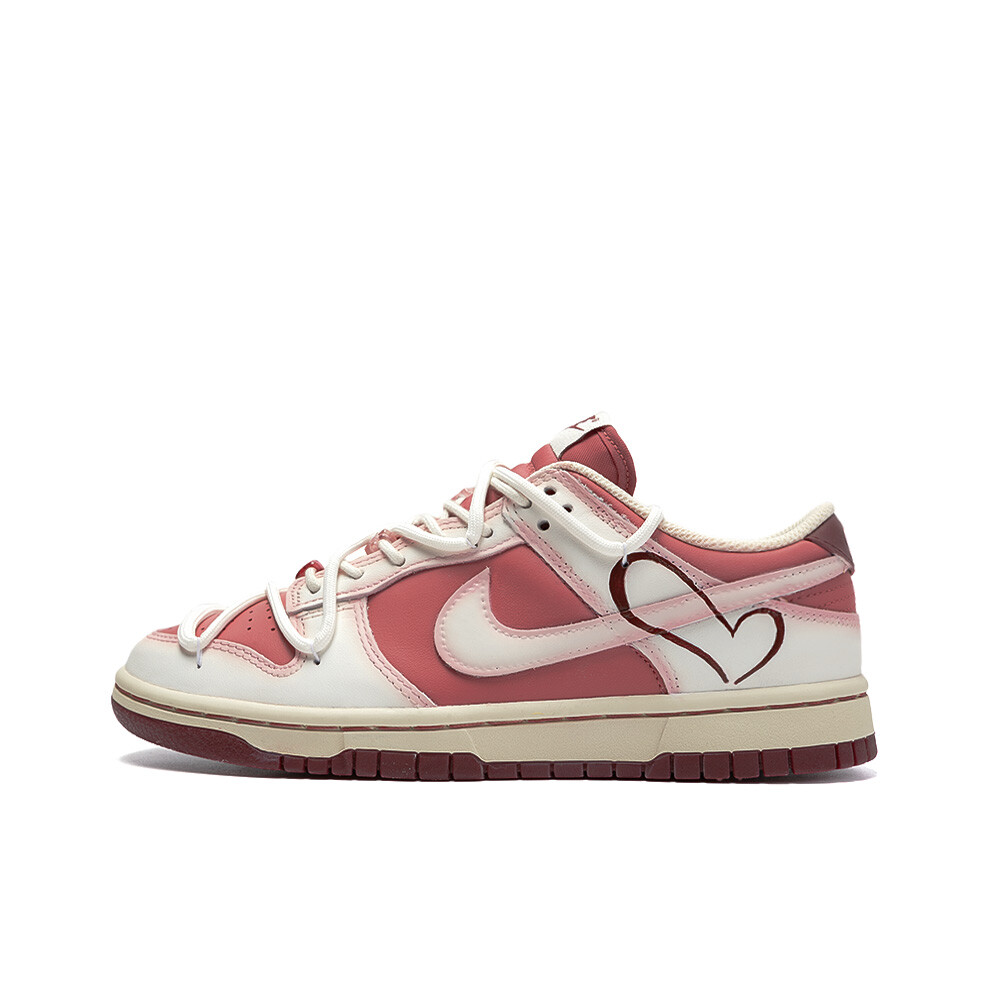 

Кроссовки Nike Dunk Lifestyle Shoes Women's Low-top White, цвет Rouge