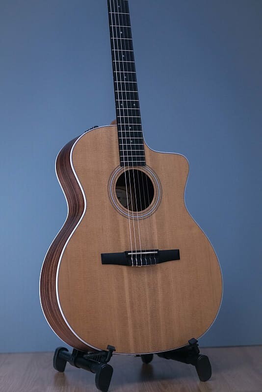 

Акустическая гитара Taylor 214CE-N Nylon Natural Rosewood/Spruce