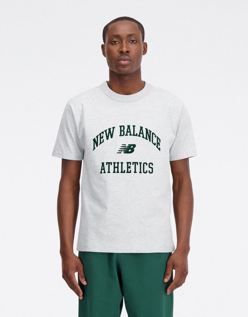 

Серая футболка New Balance Athletics Varsity