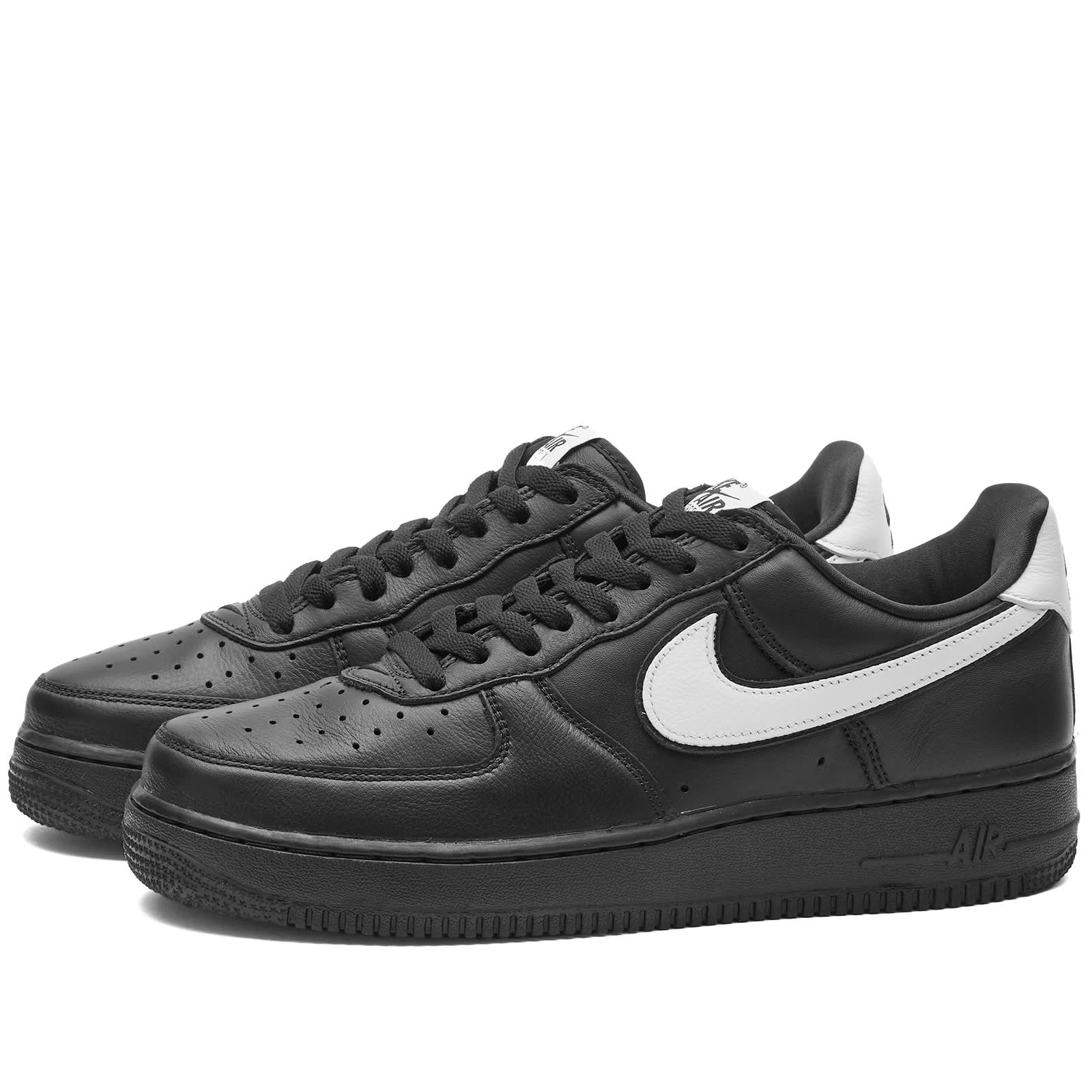 цена Кроссовки Nike Air Force 1 Low Retro Qs, цвет Black, White & Black