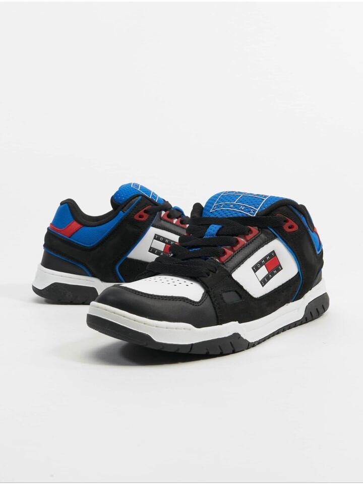 

Кроссовки на шнуровке Tommy Hilfiger, черный