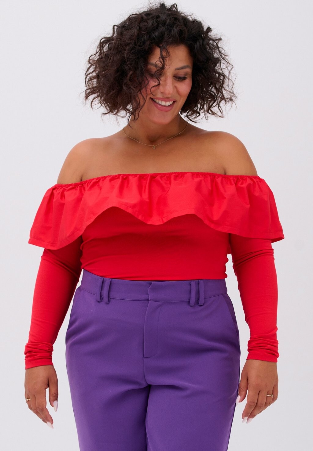 

Топ с длинными рукавами CUASTRID Off SHOULDER Culture, цвет fiery red