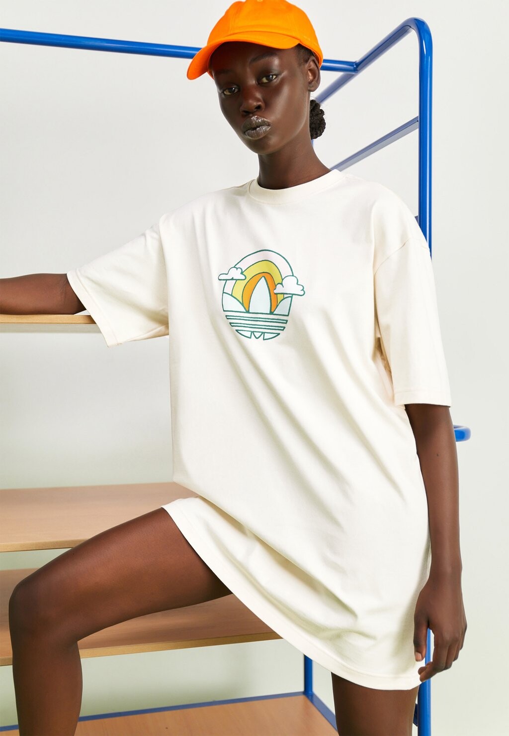 

Платье из трикотажа adidas Originals, белый