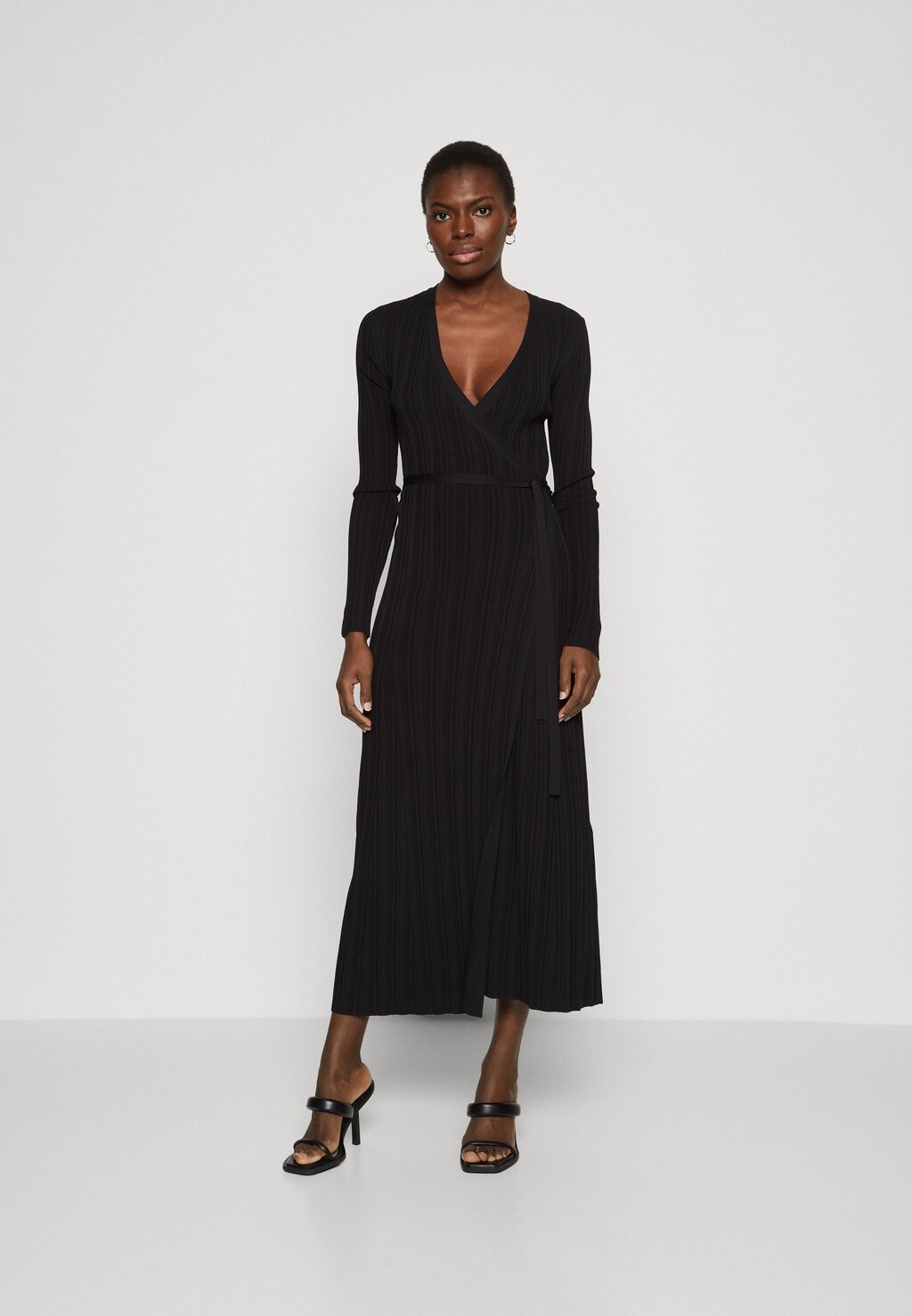 

Трикотажное платье KLOE IVY OAK, цвет black