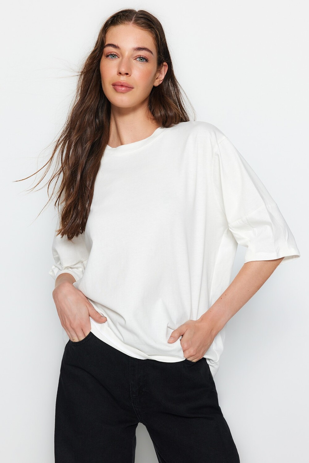 

Футболка Trendyol Oversize с рукавами три четверти, экрю