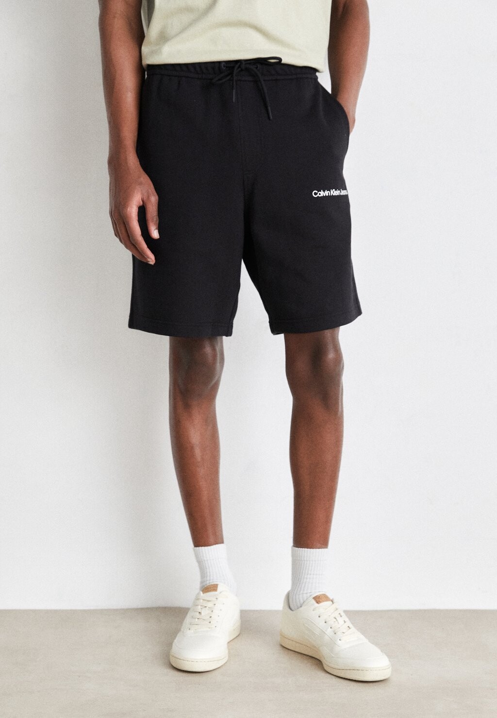 

Шорты INSTITUTIONAL Calvin Klein Jeans, черный