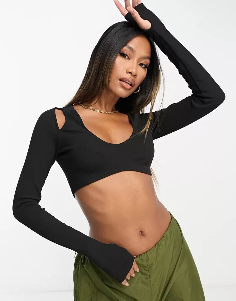 

Черный укороченный топ с вырезом на плечах ASOS