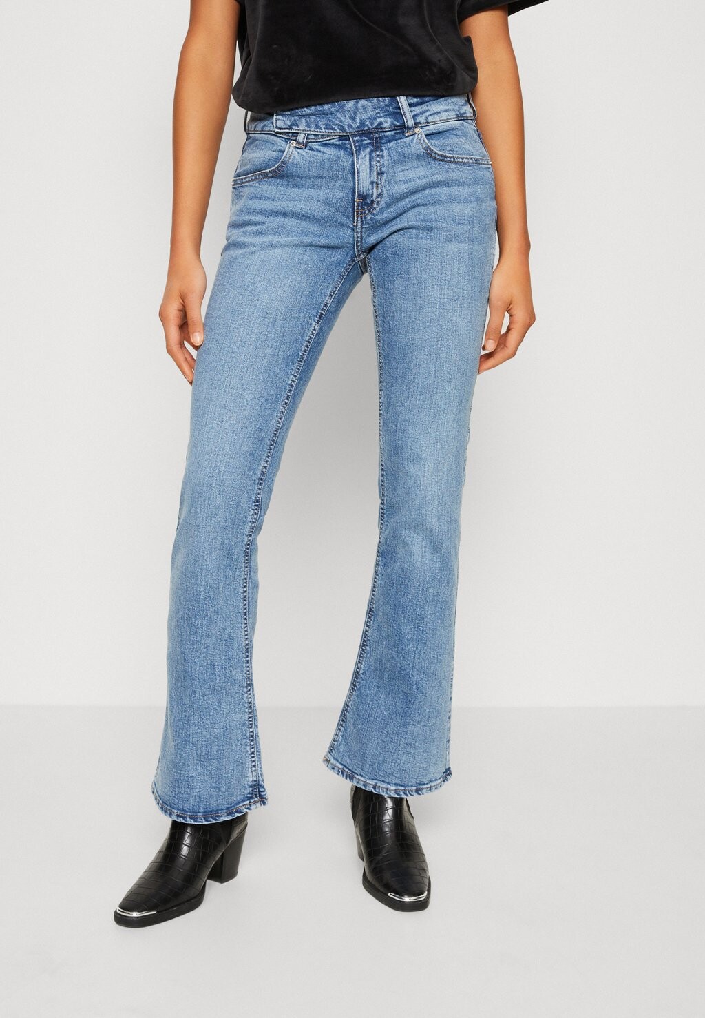 

Расклешенные джинсы Gina Tricot, синий