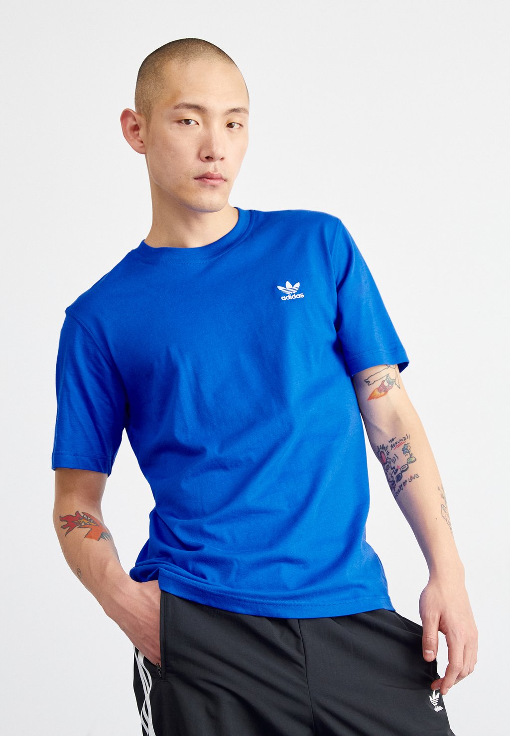Базовая футболка Essential adidas Originals, синий
