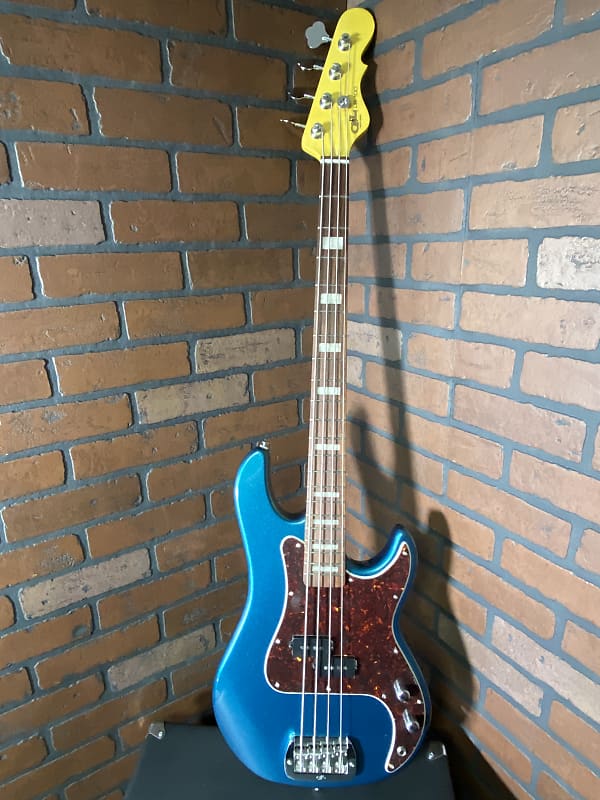 Басс гитара G&L Tribute LB-100 P Bass Guitar - Emerald Blue фотографии