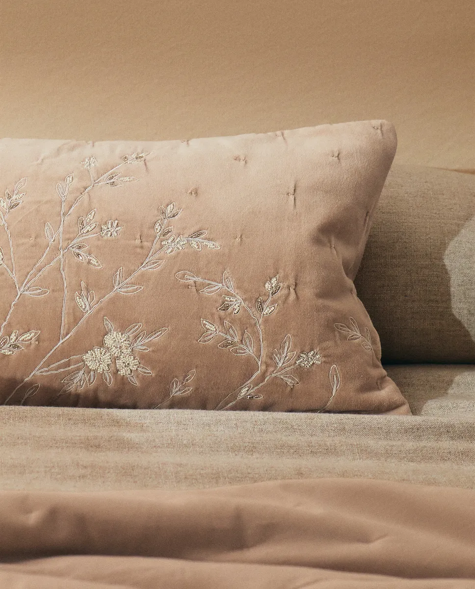 

Чехол на подушку с цветочной вышивкой Zara Home, розовый