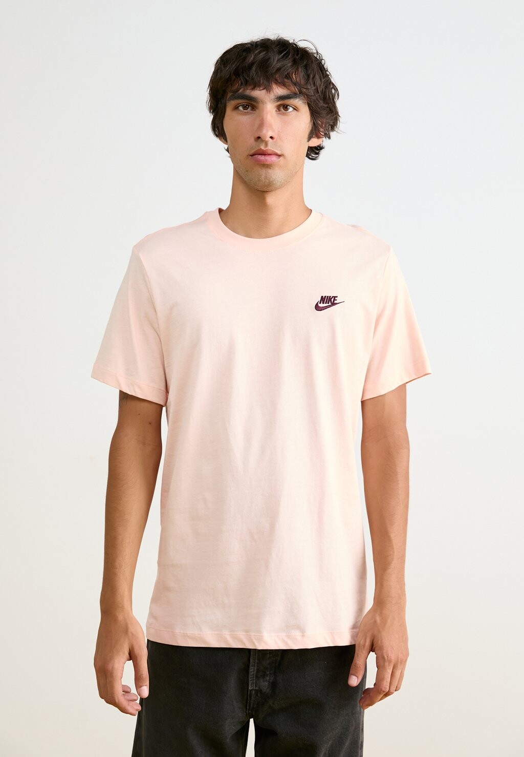 

Базовая футболка CLUB TEE Nike, мраморный абрикос