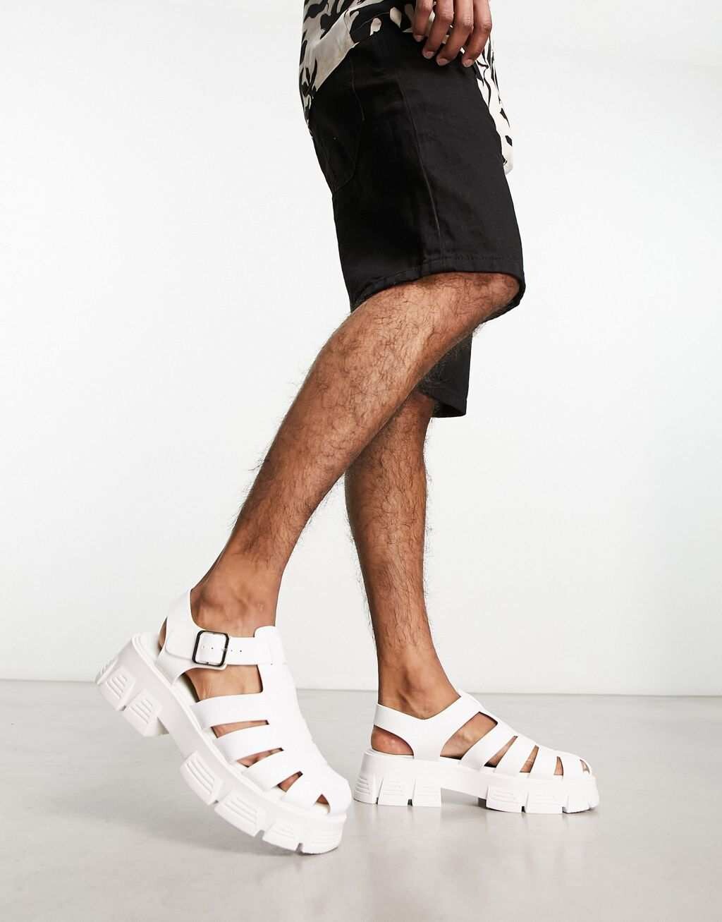 

Белые массивные формованные сандалии ASOS DESIGN