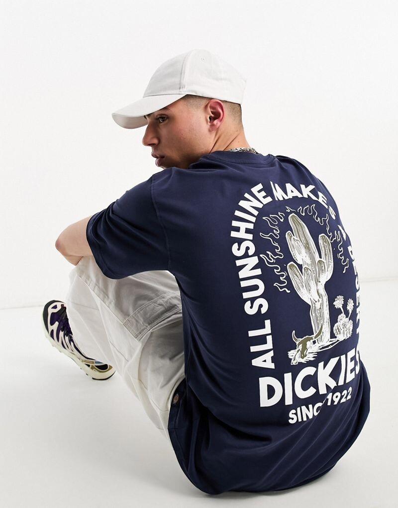 

Темно-синяя футболка с принтом кактуса на спине Dickies Badger Mountain