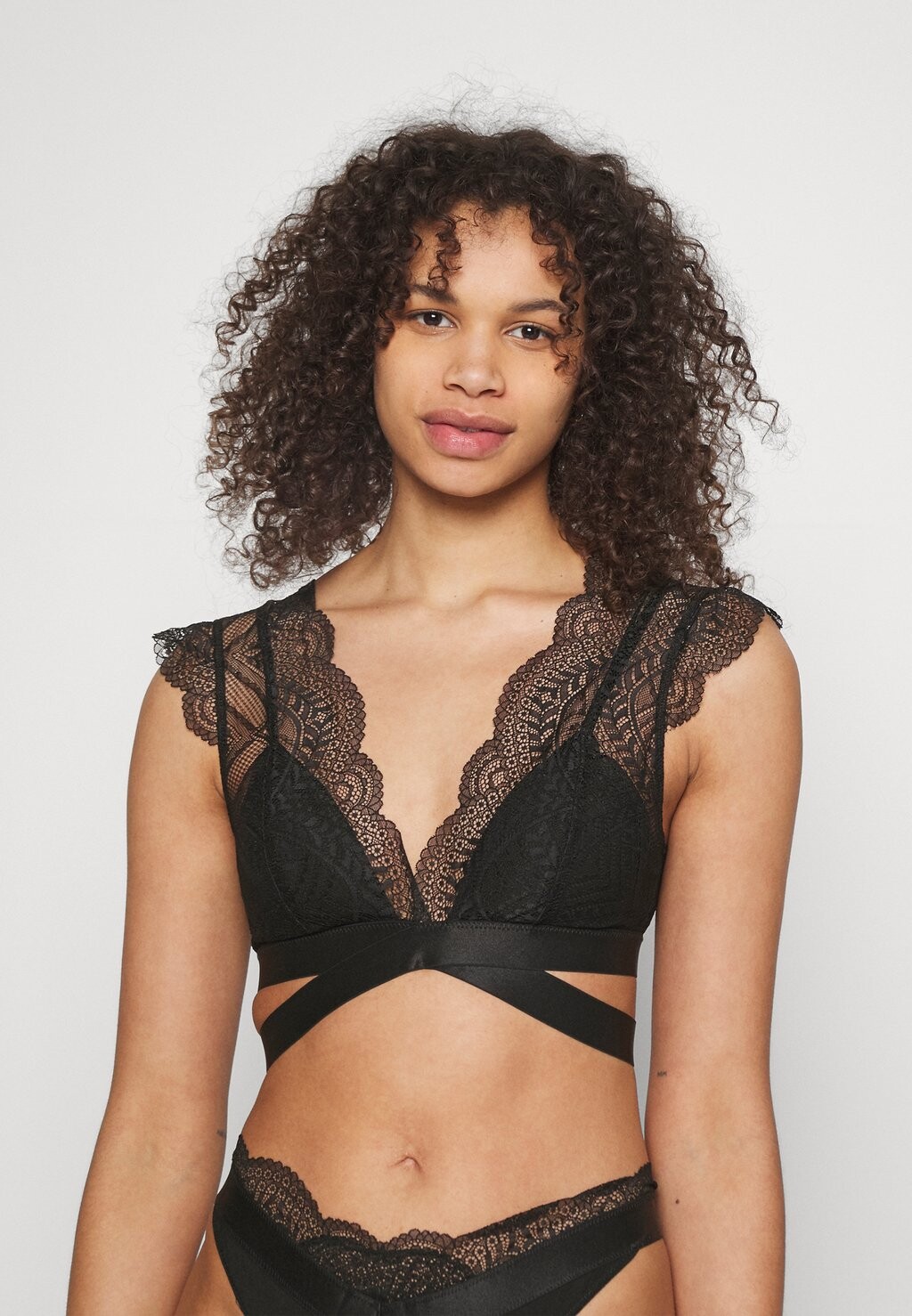 

Бюстгальтер с треугольными чашечками Hunkemöller, черный