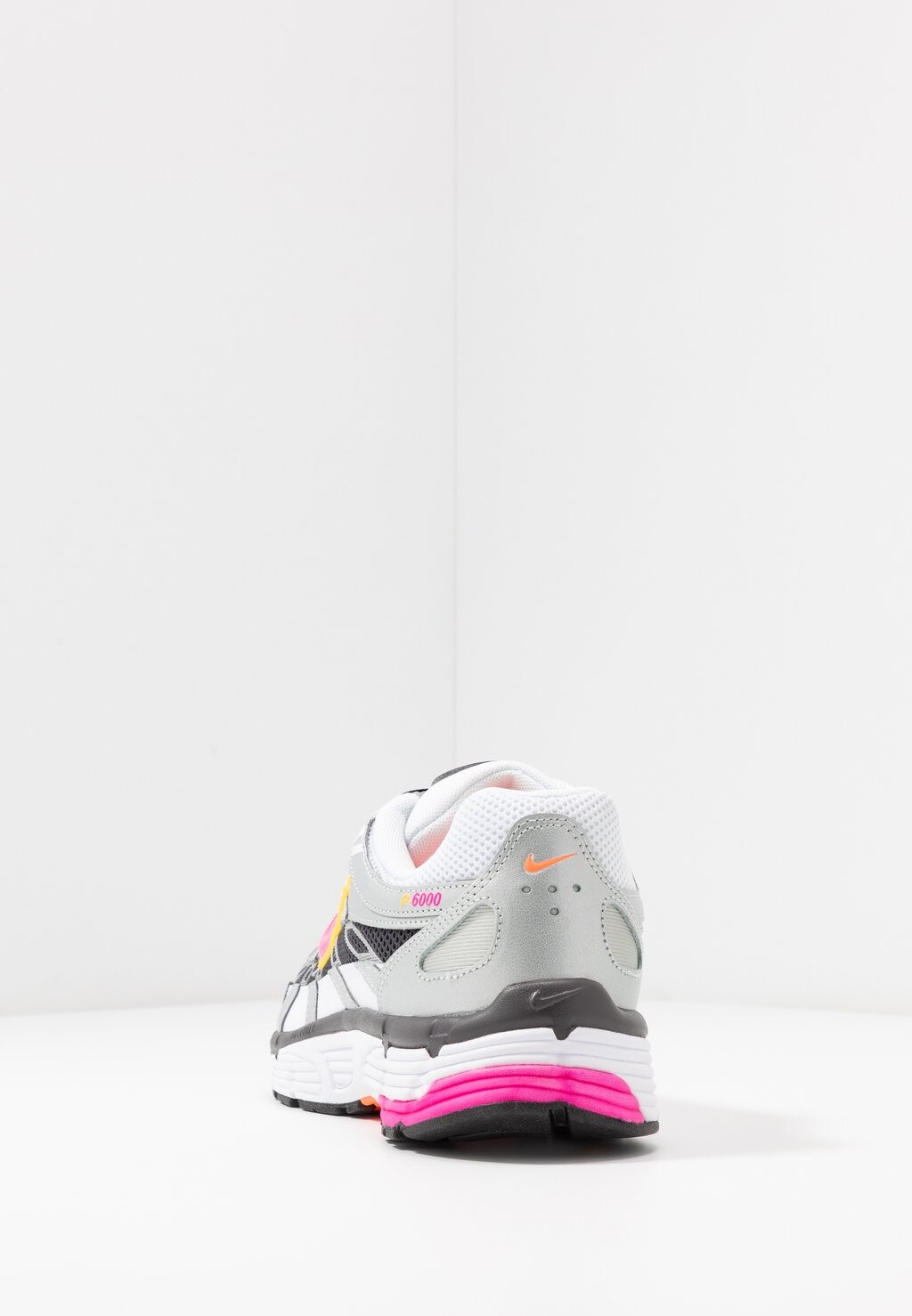 

Кроссовки Nike P-6000, белый