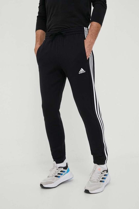 цена Спортивные брюки из хлопка adidas, черный