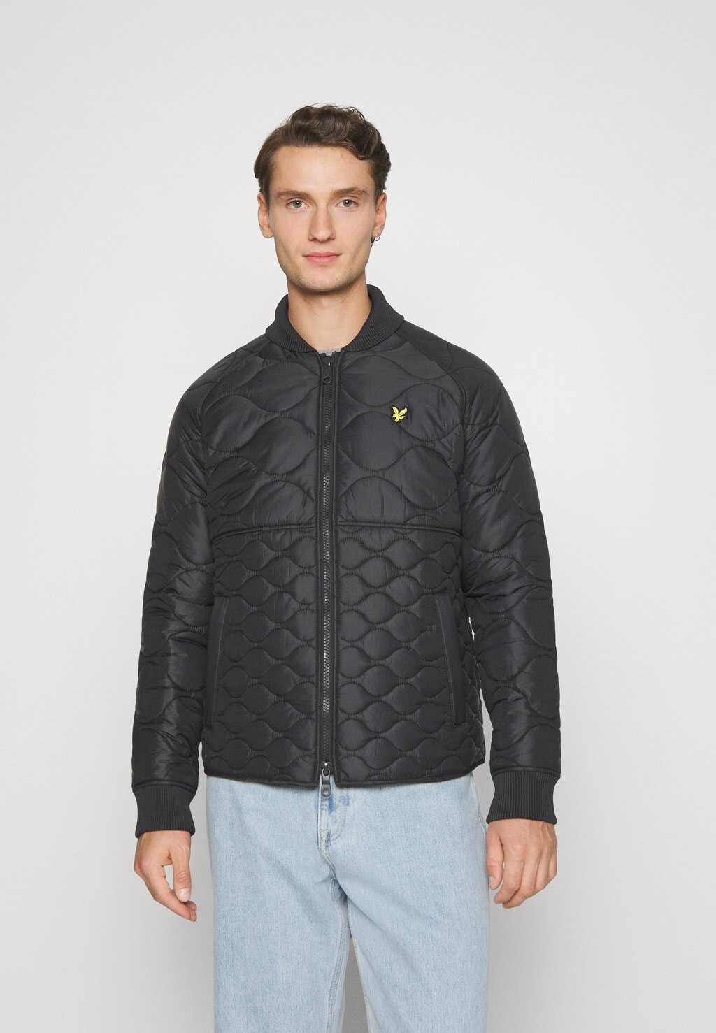 

Ветровка Lyle & Scott СТЕГАНЫЙ, цвет black ice