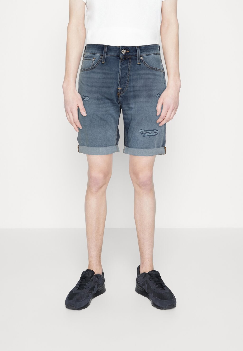 

Джинсовые шорты Jack & Jones
