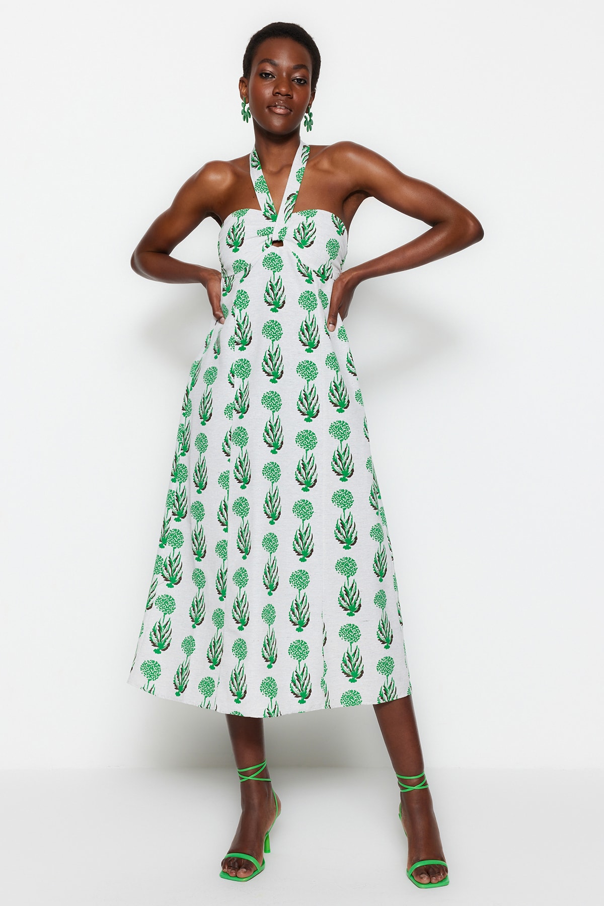Платье-миди Trendyol с тканым воротником, зеленый