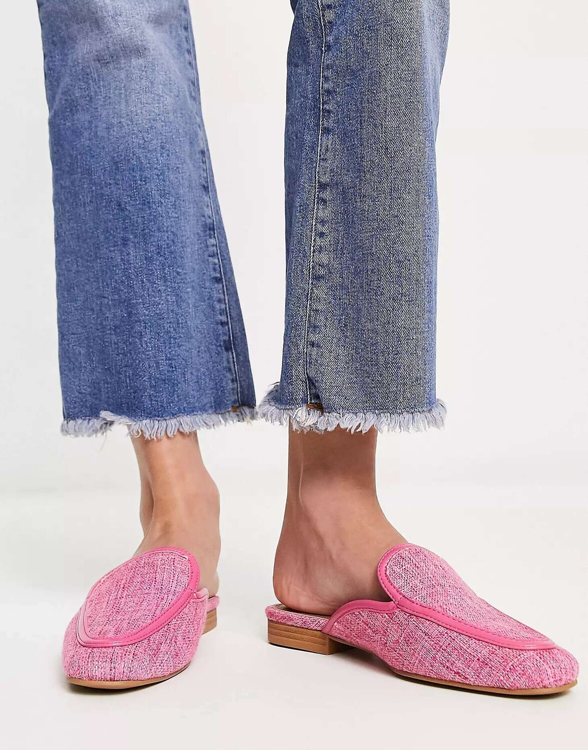 

Розовые сабо на плоской подошве ASOS Main-Street