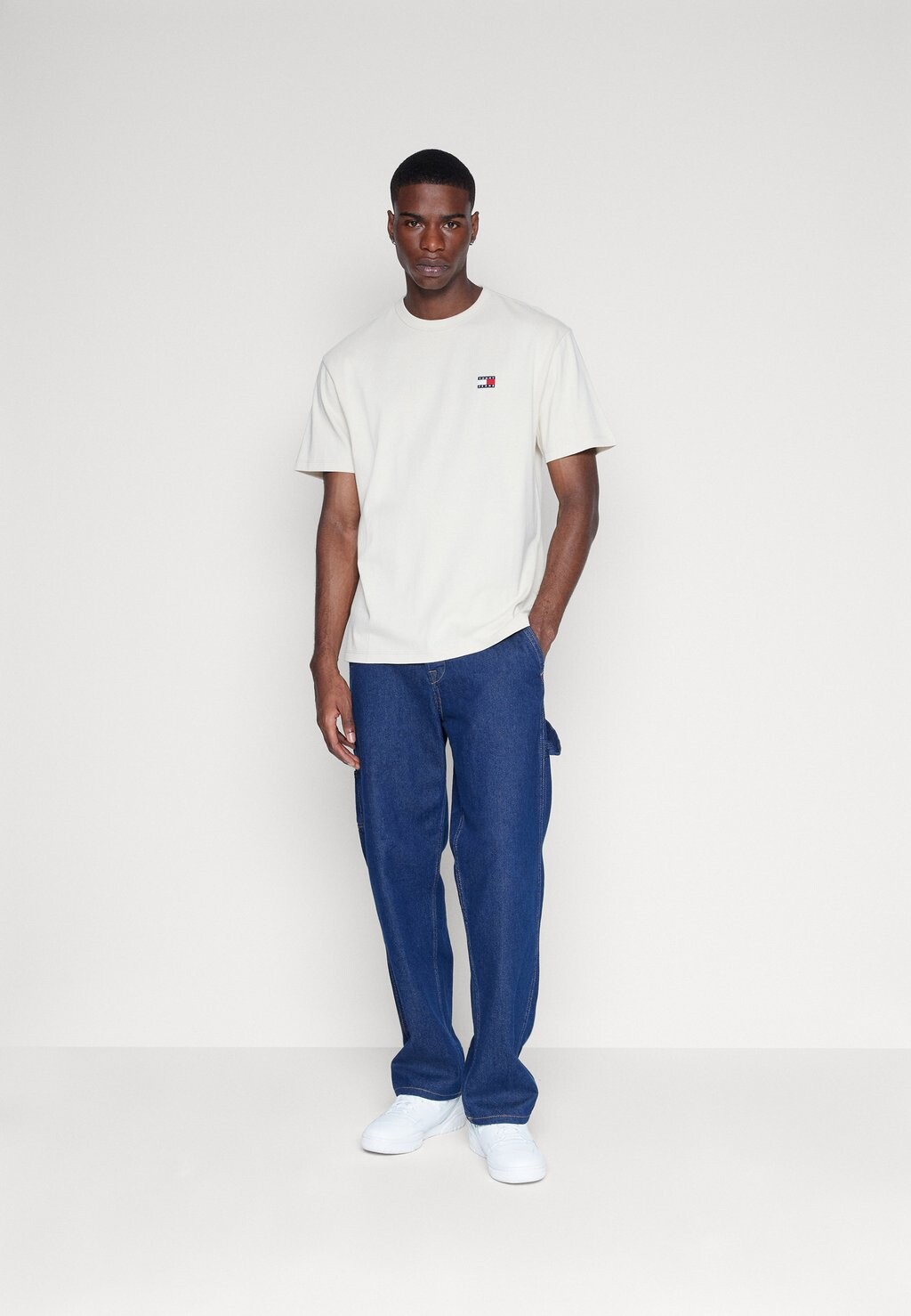 

Базовая футболка Tommy Jeans ФУТБОЛКА BADGE UNISEX, цвет newsprint