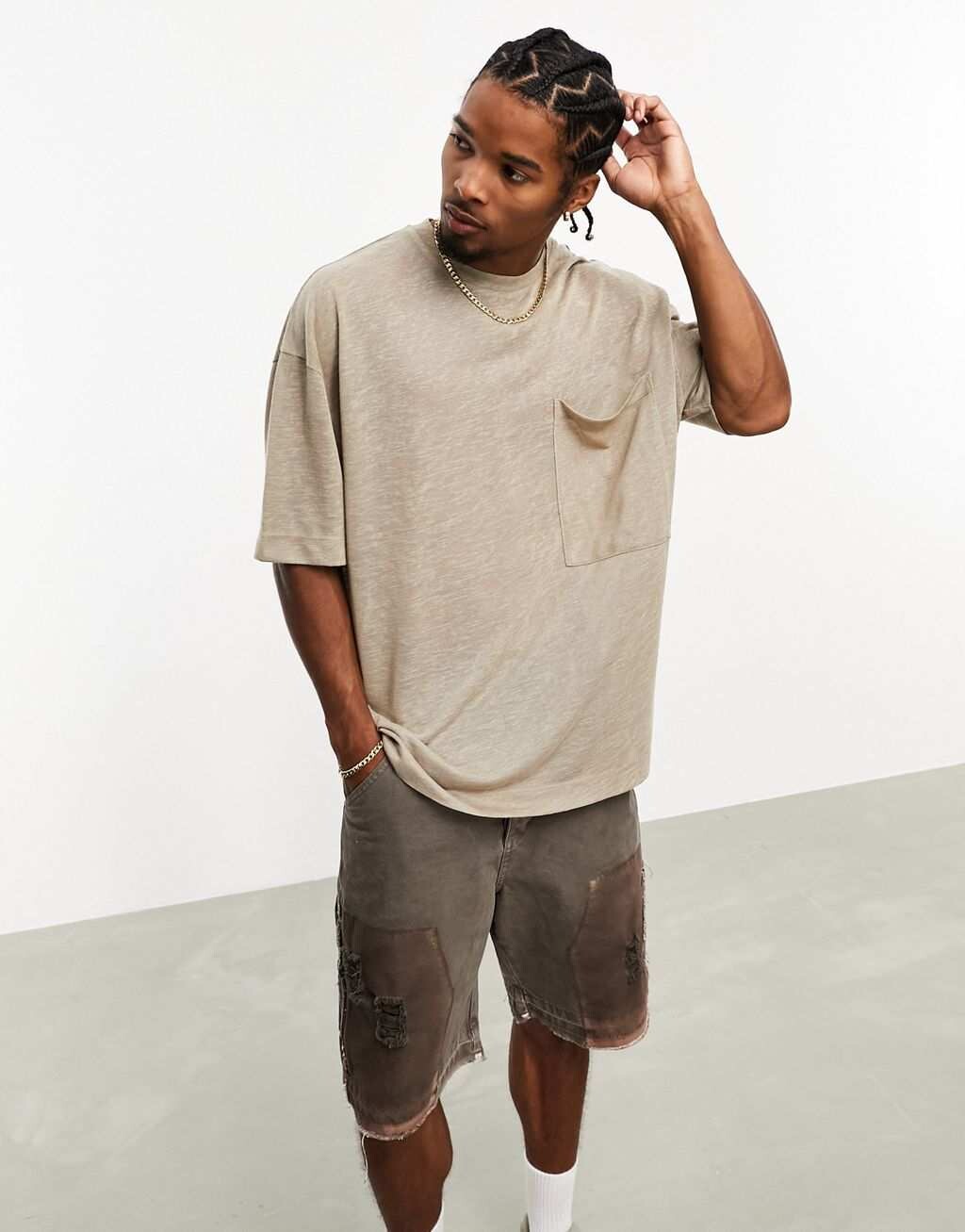 

Бежевая оверсайз-футболка с карманом ASOS DESIGN