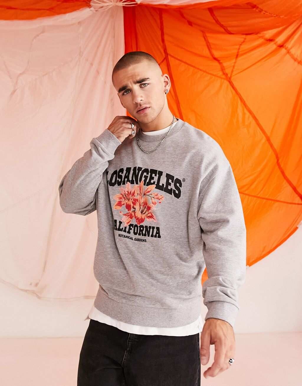 

Серый меланжевый свитшот оверсайз с цветочным городским принтом ASOS DESIGN