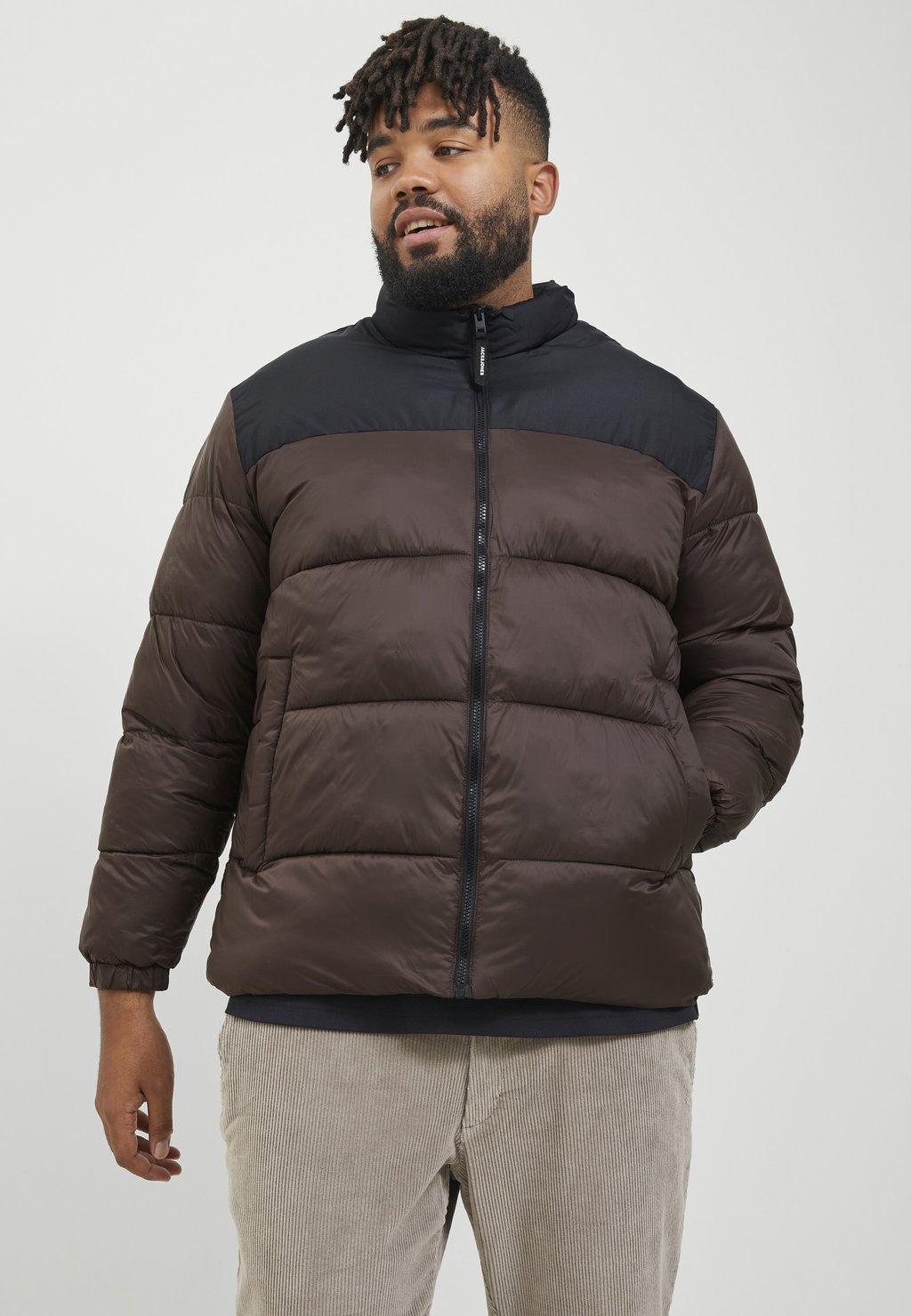 цена Куртка Jack & Jones ETOBY PUFFER COLLAR PLS, темно-коричневый