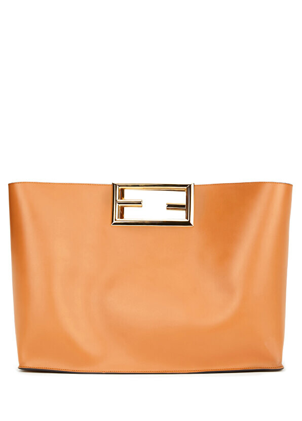 

Женская кожаная сумка с коричневым логотипом Fendi