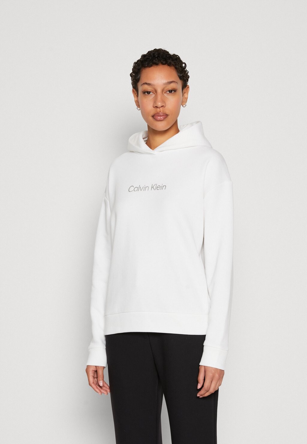 

Толстовка Calvin Klein ХУДИ HERO METALLIC LOGO, белый