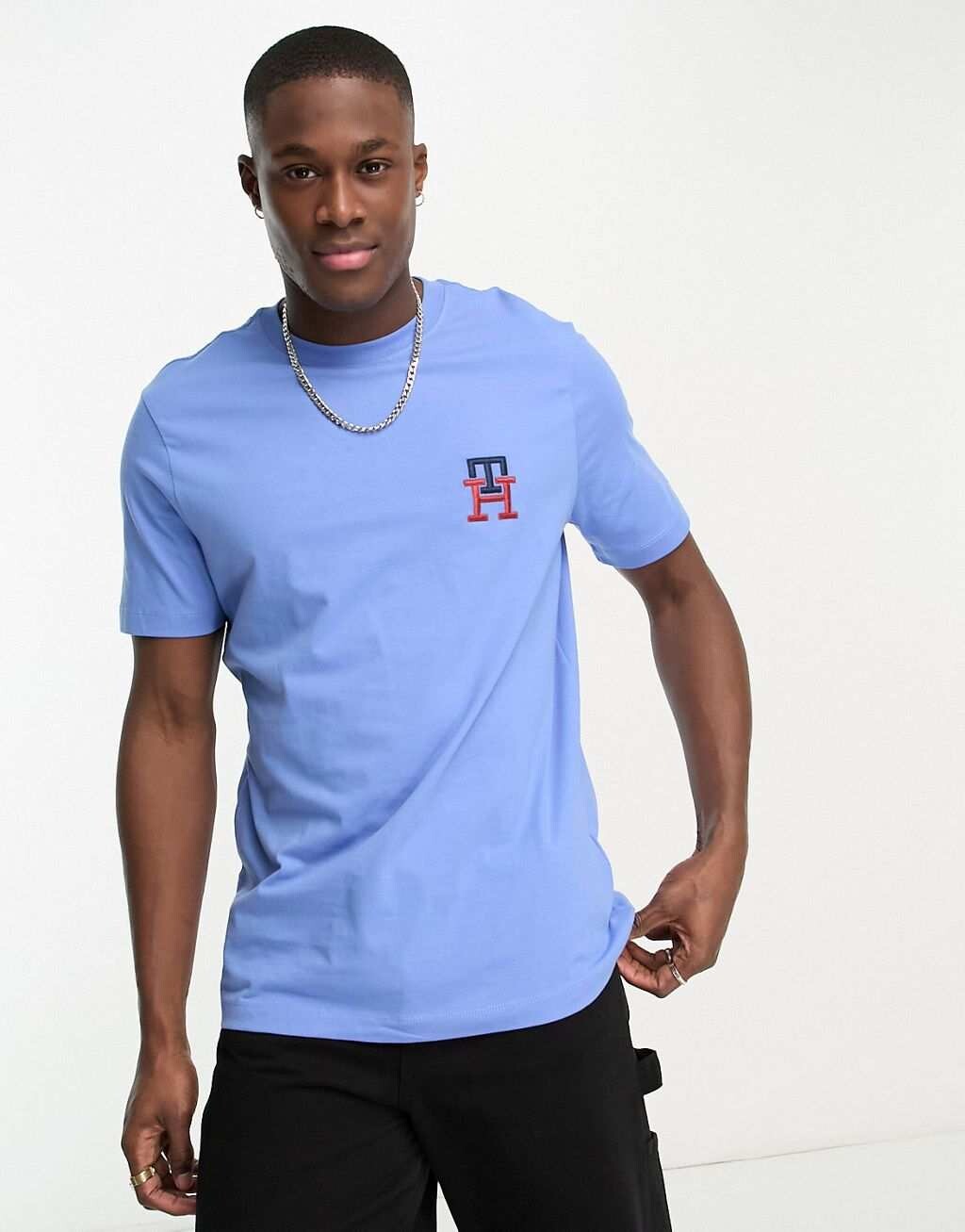 

Синяя футболка с монограммой Tommy Hilfiger