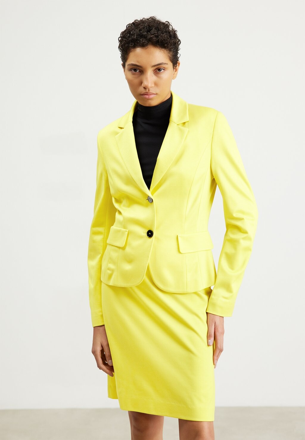 

Блейзер Marc Cain WA 34.10 J24, цвет bright sulphur